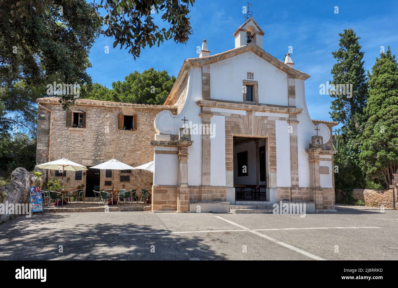 Historische El Calvari Kirche am Ende der Via Crucis (Kreuzweg) in der römischen Stadt Pollenca im UNESCO-Weltkulturerbe Serra de Trumantana Berge Stockfoto