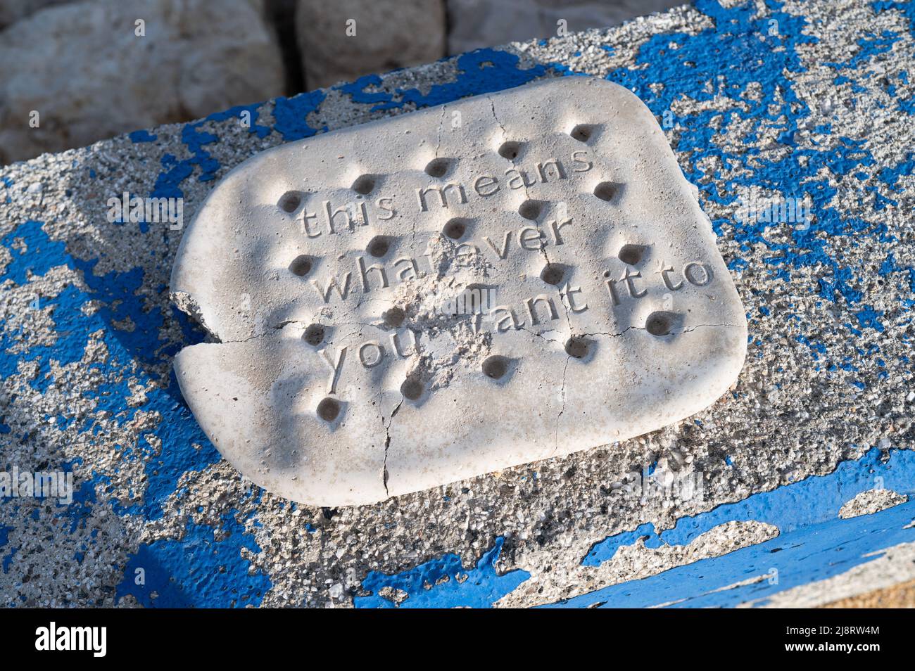 Anonyme Straßenskulpturen in der Promenade gefunden, die Altea mit Albir, Alicante, Spanien verbindet Stockfoto