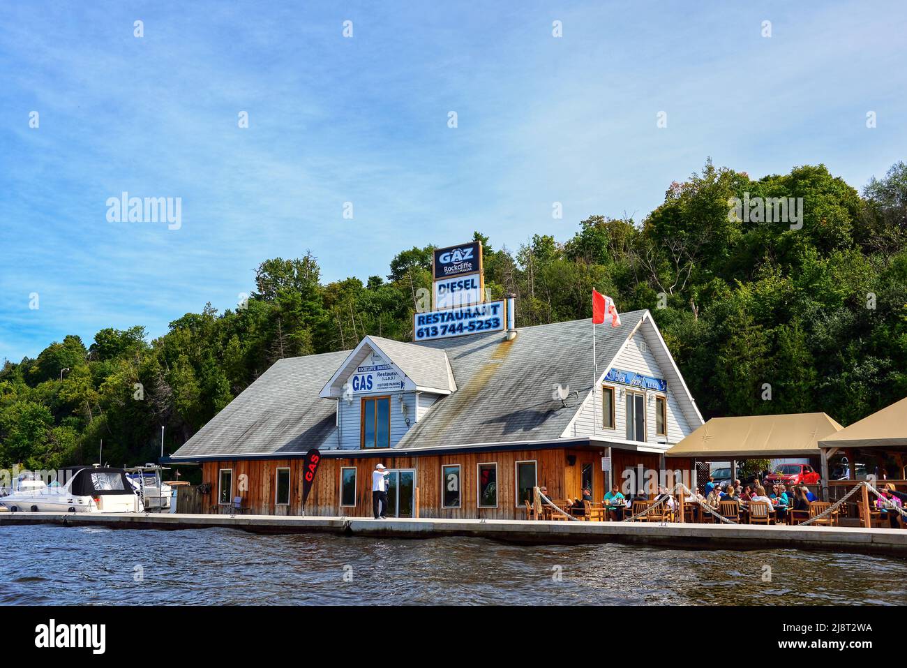 Ottawa, Kanada - 10. September 2019: Das Rockcliffe Boathouse Restaurant and Marina verfügt über ein Restaurant, das sich über dem Ottawa River befindet und b Stockfoto
