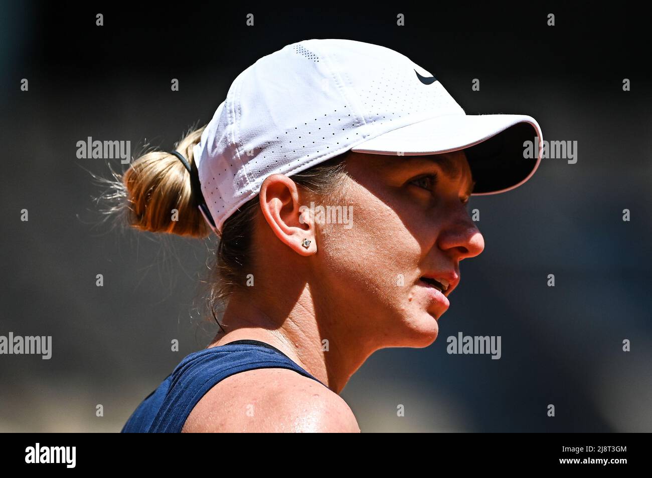 18. Mai 2022, Paris, Frankreich, Frankreich: Simona HALEP aus Rumänien während einer Trainingseinheit von Roland-Garros 2022, French Open 2022, Grand Slam Tennisturnier im Roland-Garros-Stadion am 18. Mai 2022 in Paris, Frankreich. (Bild: © Matthieu Mirville/ZUMA Press Wire) Stockfoto