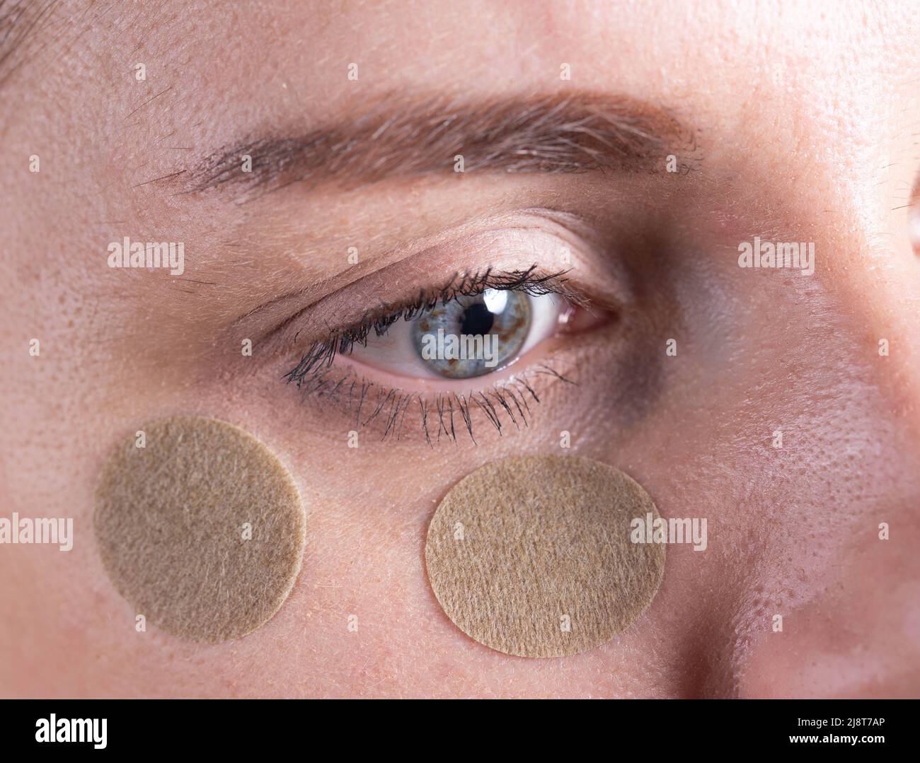 Um die augen falten Fotos und Bildmaterial in hoher Auflösung Seite 3 Alamy