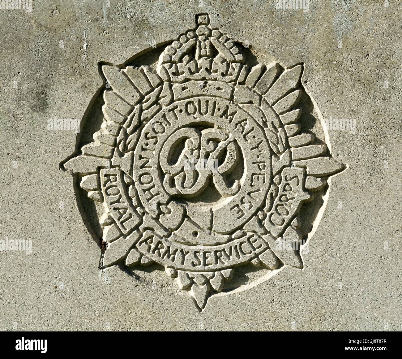 Royal Army Service Corps Abzeichen auf einem Krieg-Grab, UK Stockfoto