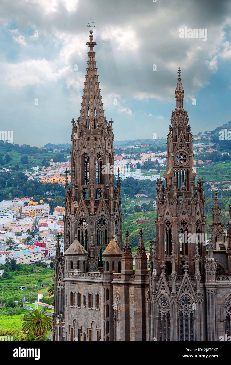 Ansicht der mittelalterlichen gotischen Kirche von San Juan Bautista in Arucas, Gran Canaria, Kanarische Inseln, Spanien Stockfoto
