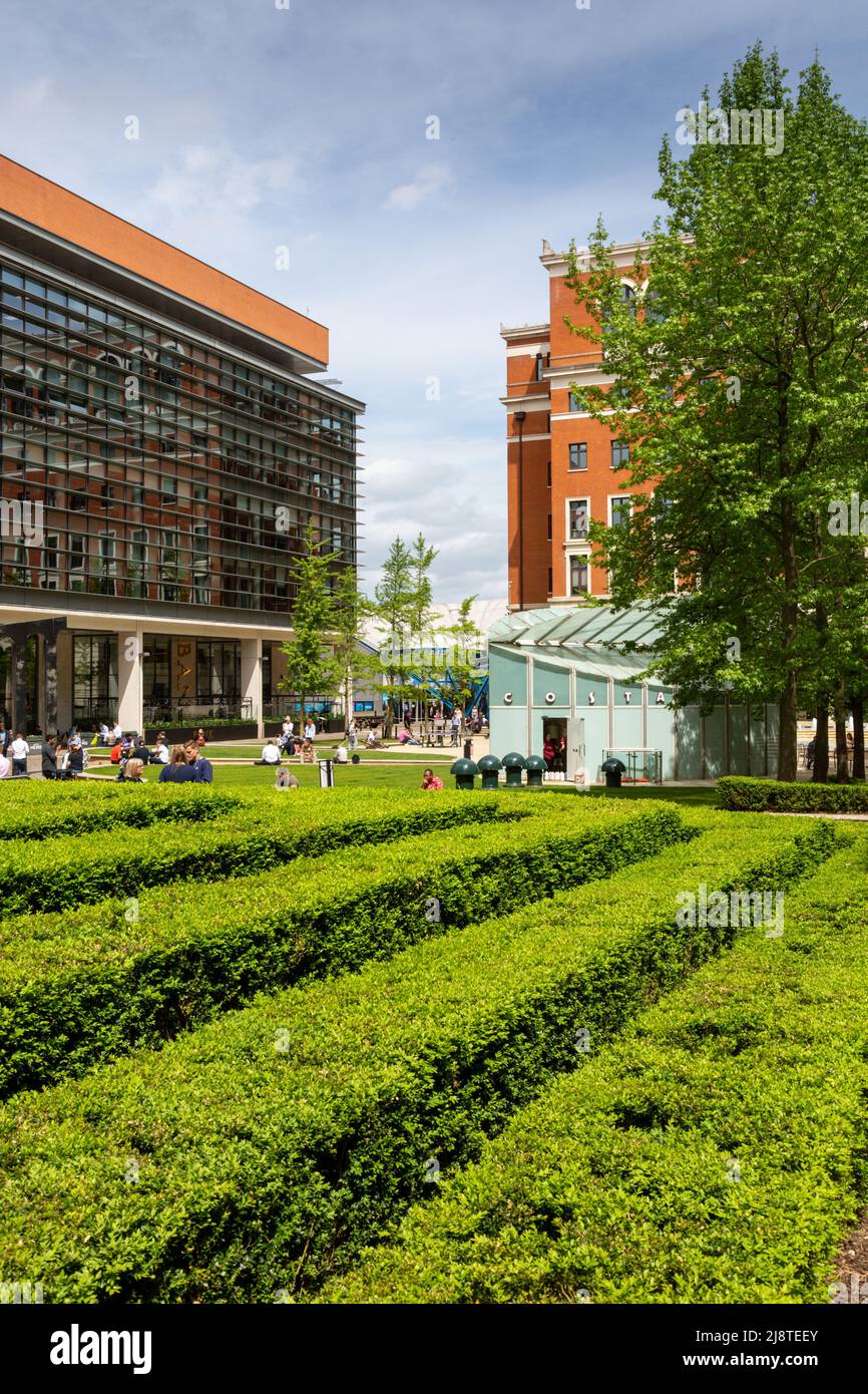 Brindleyplate, Birmingham, Großbritannien während einer Mittagszeit unter der Woche, Großbritannien 2022 Stockfoto
