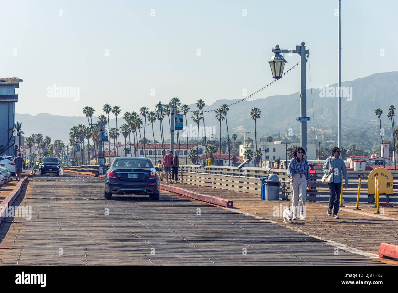 Ein Aprilnachmittag in Stearns Wharf. Santa Barbara, Kalifornien, USA. Stockfoto