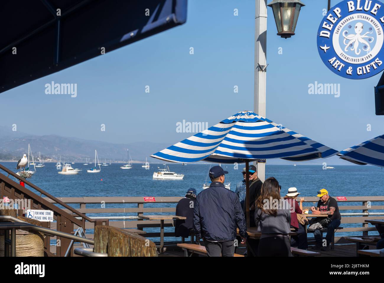 Ein Aprilnachmittag in Stearns Wharf. Santa Barbara, Kalifornien, USA. Stockfoto