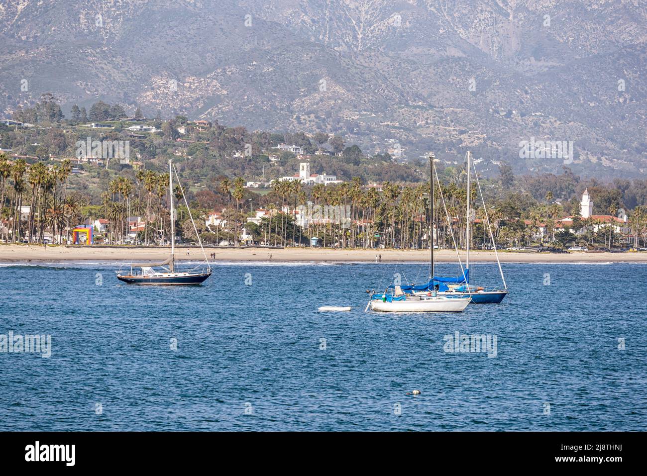 Ein Aprilnachmittag mit Blick von Stearns Wharf. Santa Barbara, Kalifornien, USA. Stockfoto