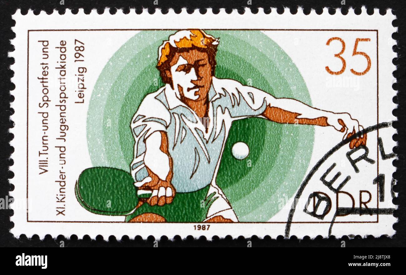 DDR UM 1987 Eine in der DDR gedruckte Briefmarke zeigt Tischtennis