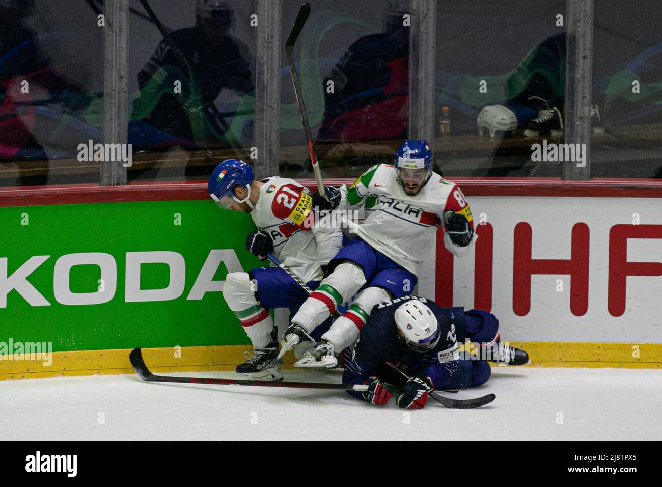 Ice Hall, Helsinki, Finnland, 18. Mai 2022, GLIRA Daniel, TRAVERSA Tommaso (Italien) während der Weltmeisterschaft - Frankreich gegen Italien - Eishockey Stockfoto