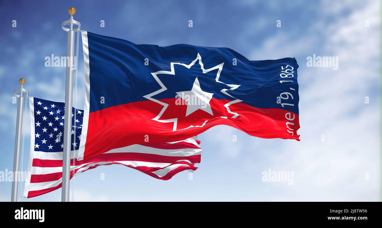 Die Juneteenth-Flagge winkt im Wind mit der amerikanischen Flagge. Die Juneteenth ist ein Bundesfeiertag in den Vereinigten Staaten, an dem die Emanzipation von begangen wird Stockfoto
