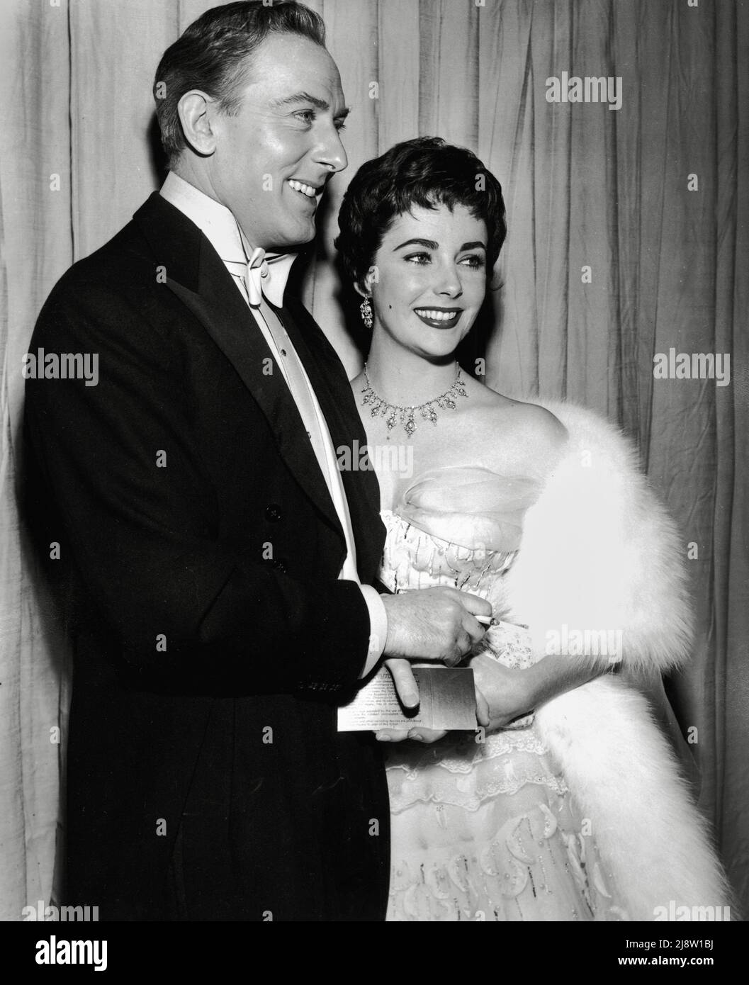 Elizabeth Taylor, Ehemann Michael Wilding, Academy Awards 26. -1954. Dateireferenz # 34145-772THA Stockfoto