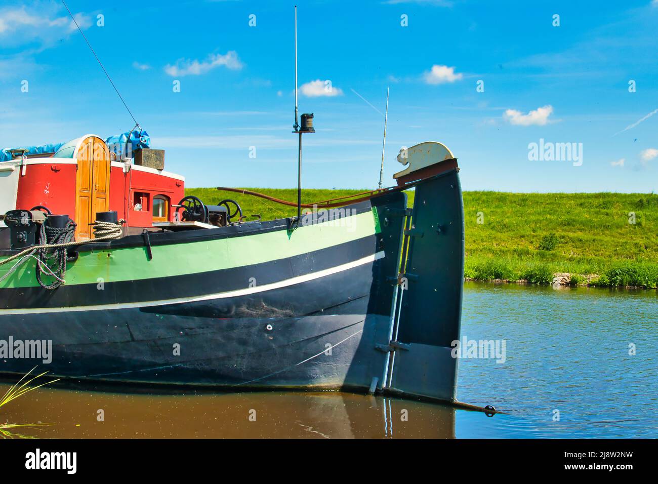 Stern und Ruder eines traditionellen holländischen Segelkahnes Stockfoto