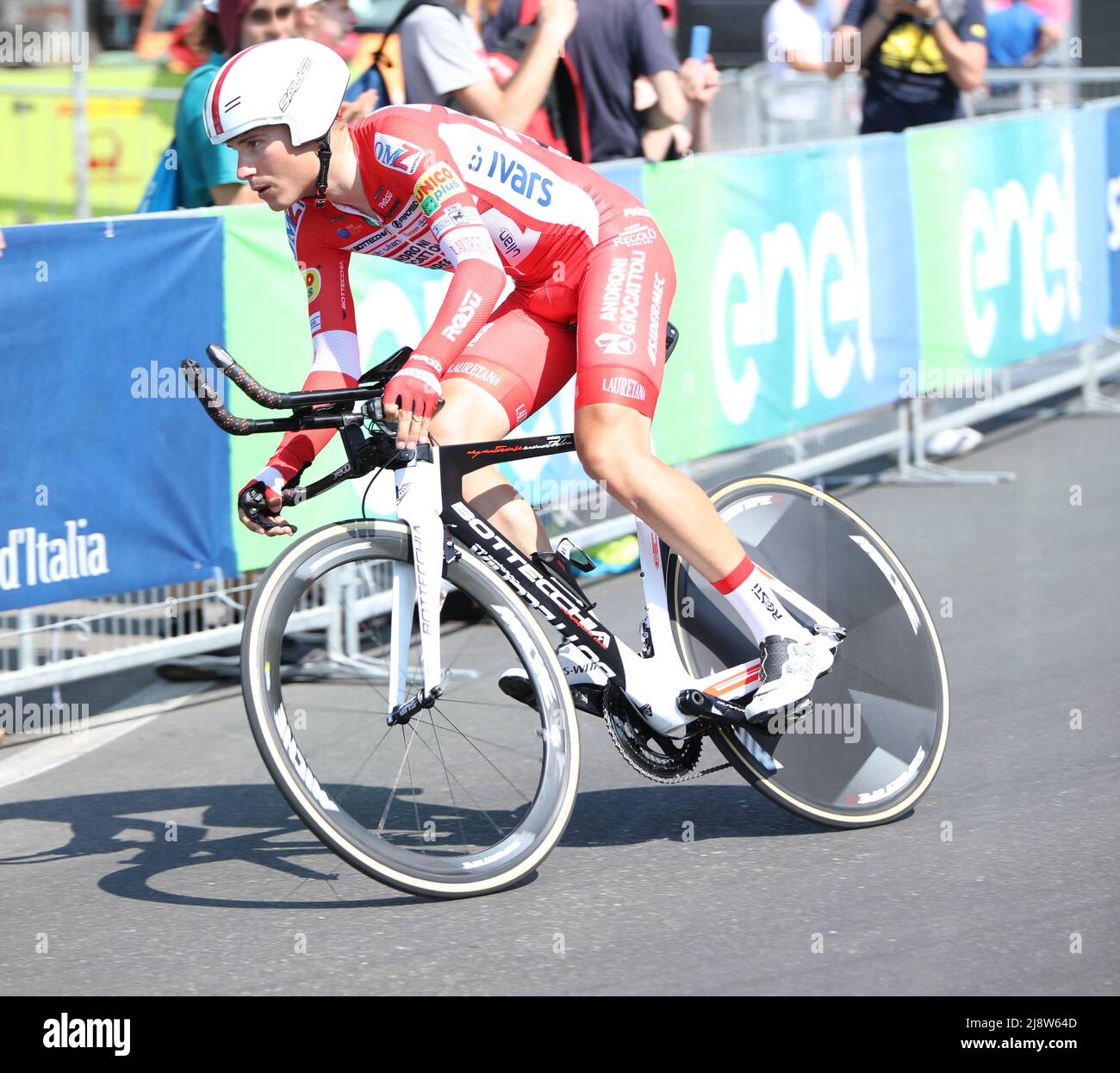 Verona, VR, Italien - 2. Juni 2019: Letzte Etappe der Italienischen Rundfahrt Giro d Italia ist ein berühmtes Radrennen mit dem professionellen MASNADA FAUSTO-Radsportler Stockfoto