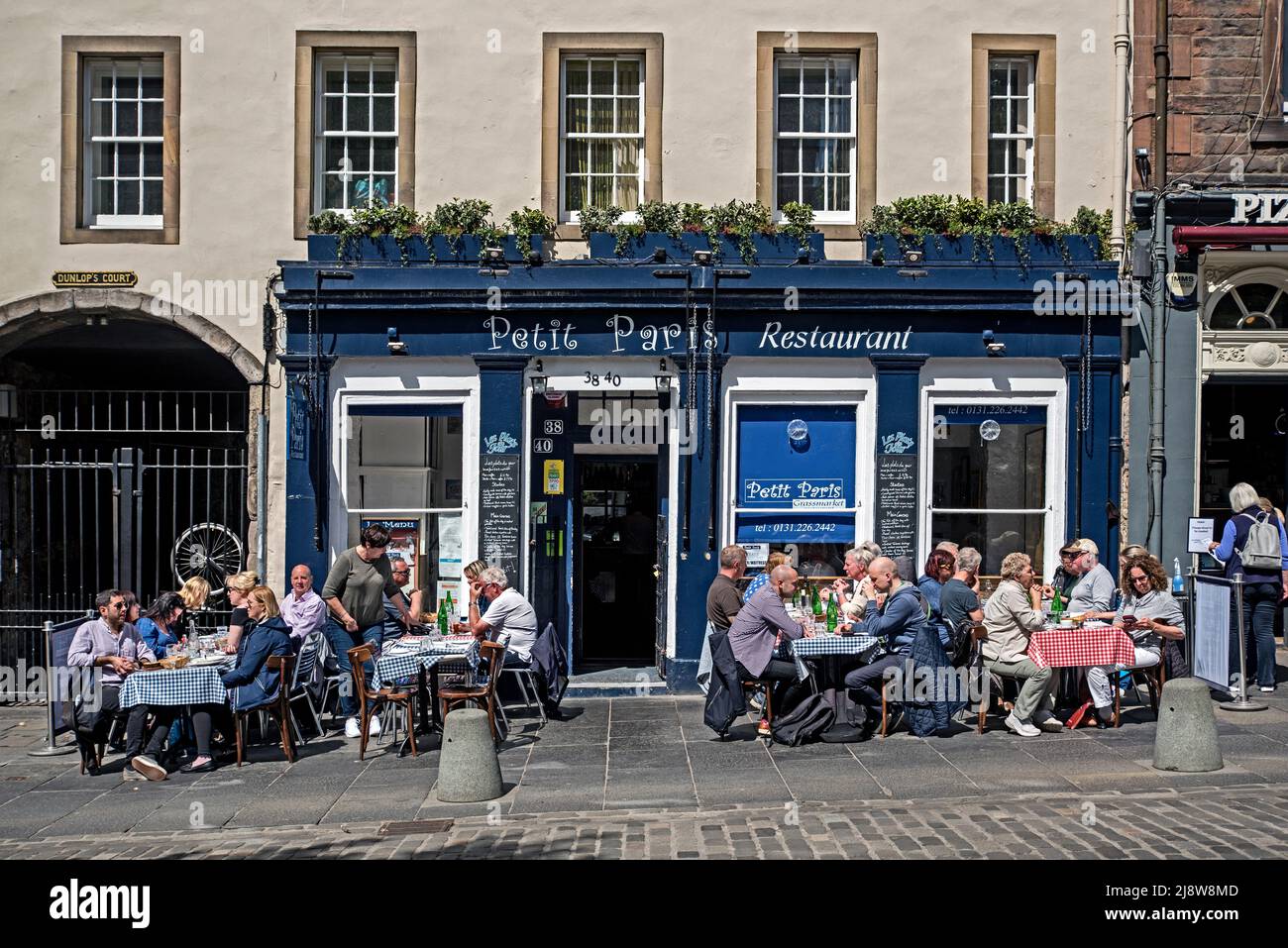 American Diner Essen außerhalb der "Petit Paris" französisches Restaurant in der Grassmarket, Edinburgh. Stockfoto