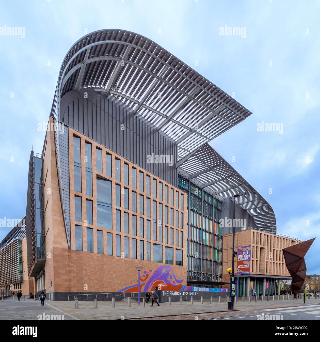 Außenfassade des Francis Crick Institute, London Kings Cross Medical Research Building, Großbritannien – Design façade HOK / PLP architecture. Stockfoto