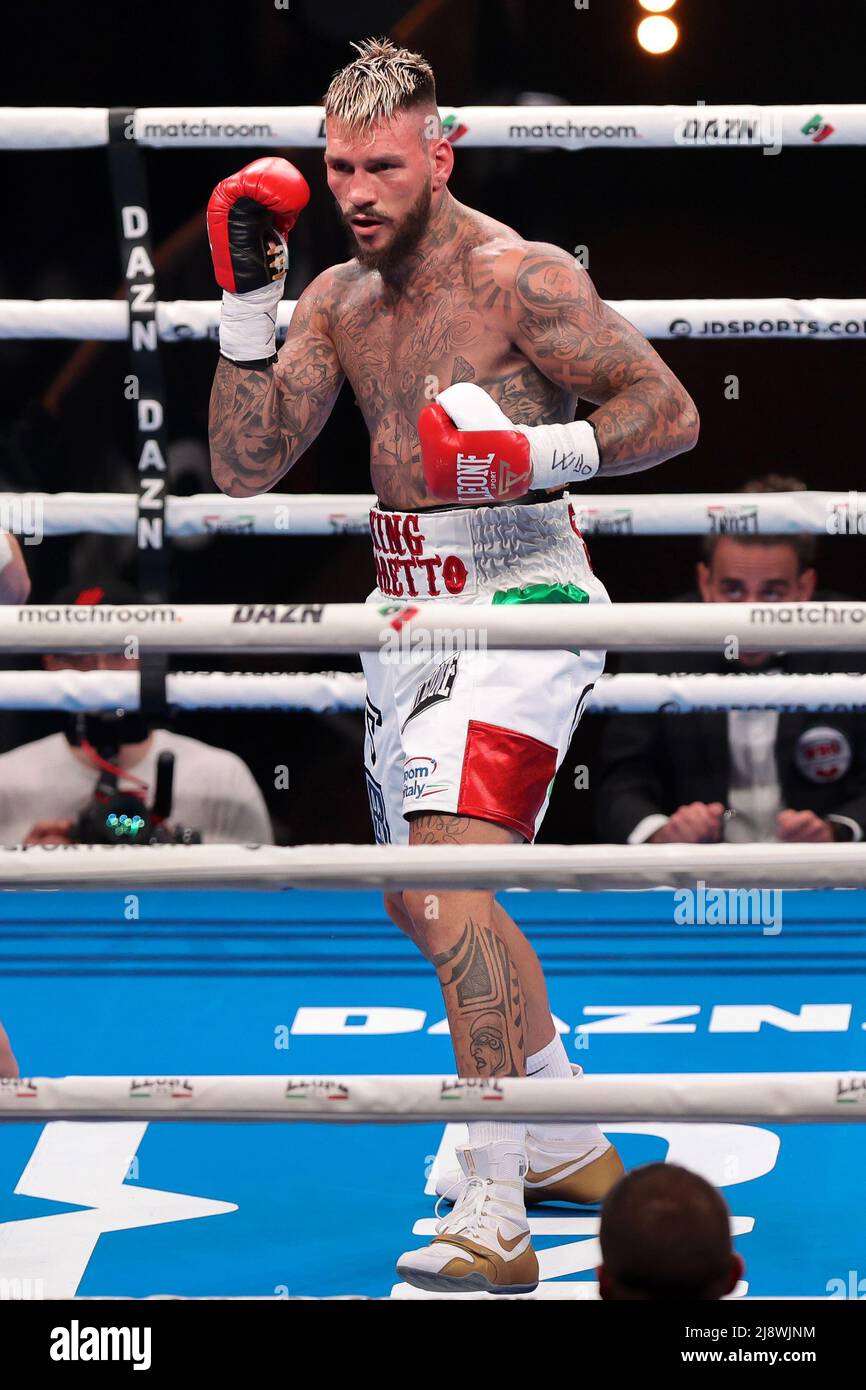 Mailand, Italien. 13.. Mai 2022. Italien, Mailand, Mai 13 2022: Daniele Scardina (ita) gegen Giovanni De Carolis (ita), WBO Intercontinental Super Middleweight Titel, während der Milano Boxing Night 2022 bei Allianz Cloud Credit: Pacific Press Media Production Corp./Alamy Live News Stockfoto