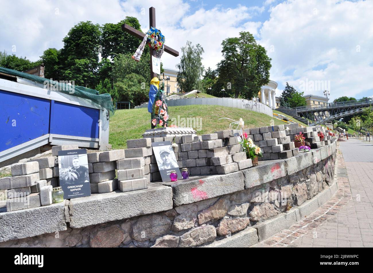 Gedenkstätte für getötete Euromaidan-Teilnehmer an den Helden der Himmlischen Hundertgasse, in der Nähe des Maidan-Platzes in Kiew. Stockfoto