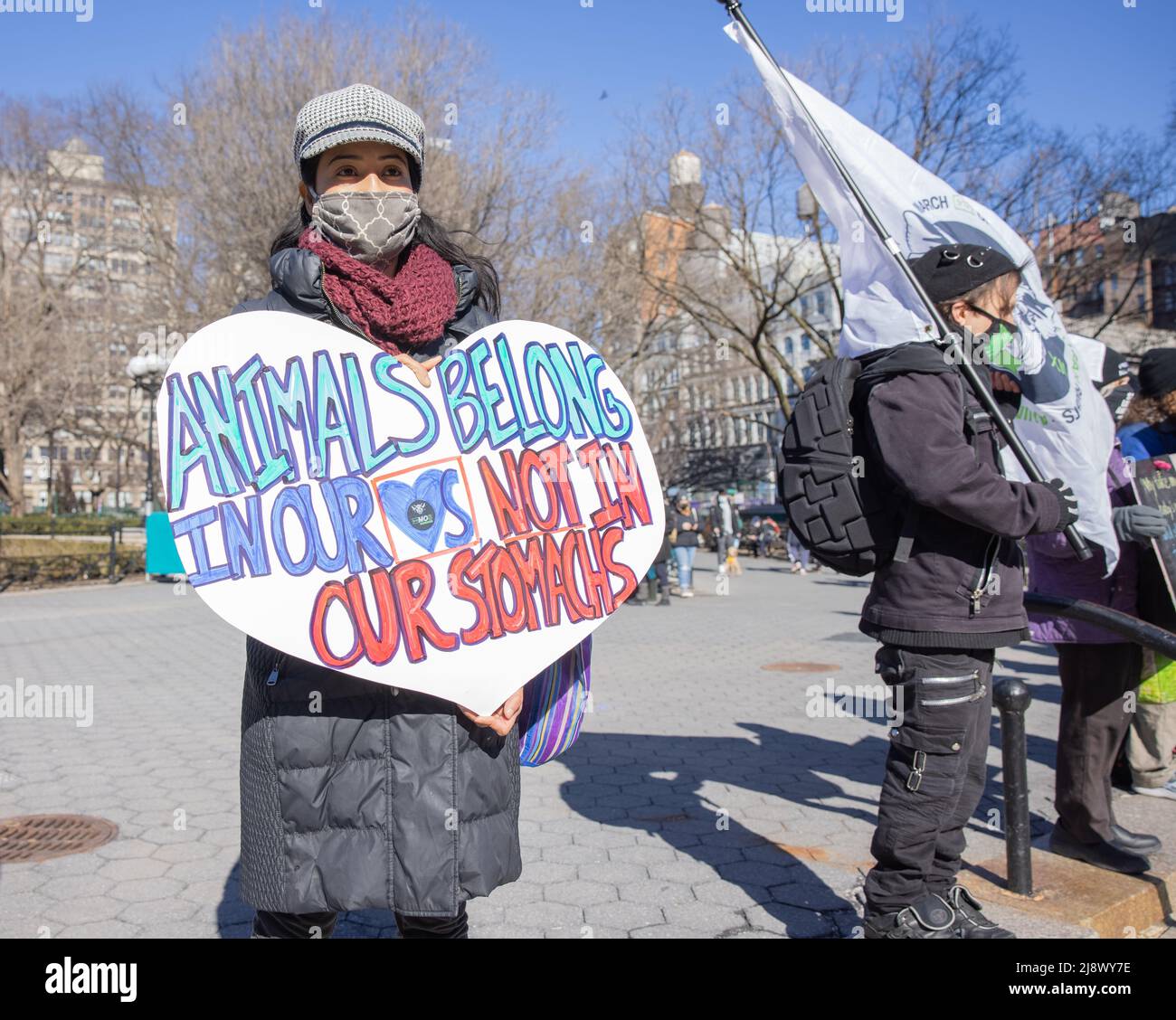 NEW YORK, NY – 7. März 2021: Tierrechtsbefürworter demonstrieren im Union Square Park von New York City. Stockfoto