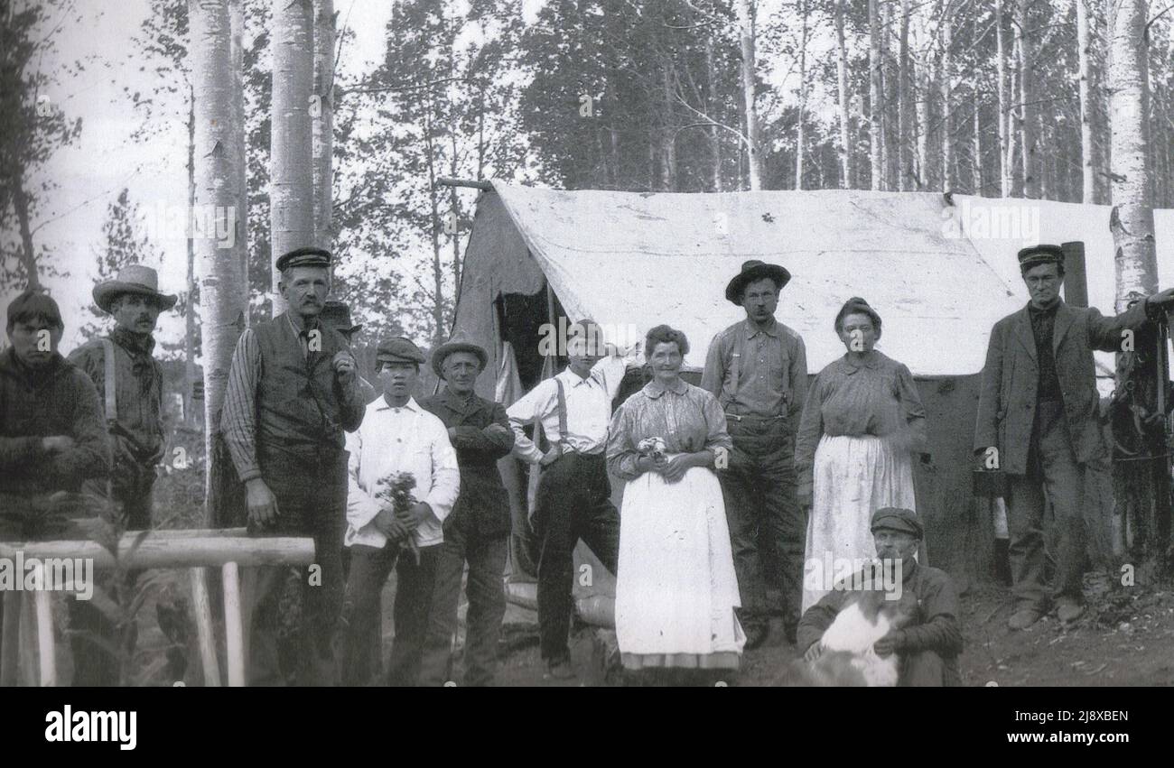 Captain John Bonser (Dritter von links) in der Nähe des Nechako River Ca. 1909 Stockfoto