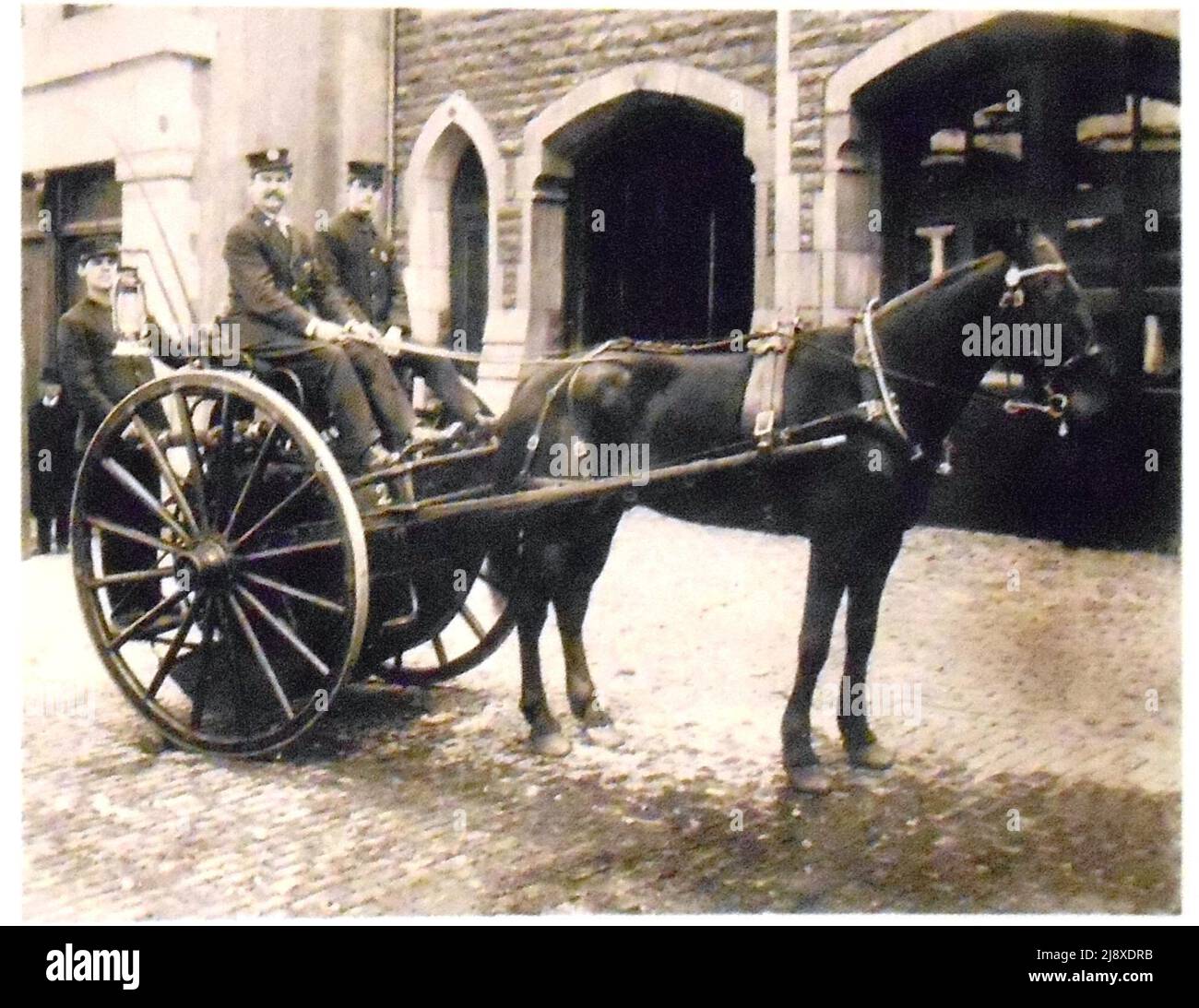 Von Pferden gezogene Rolle in der Kaserne 2, Montreal, ca. 1907 Stockfoto