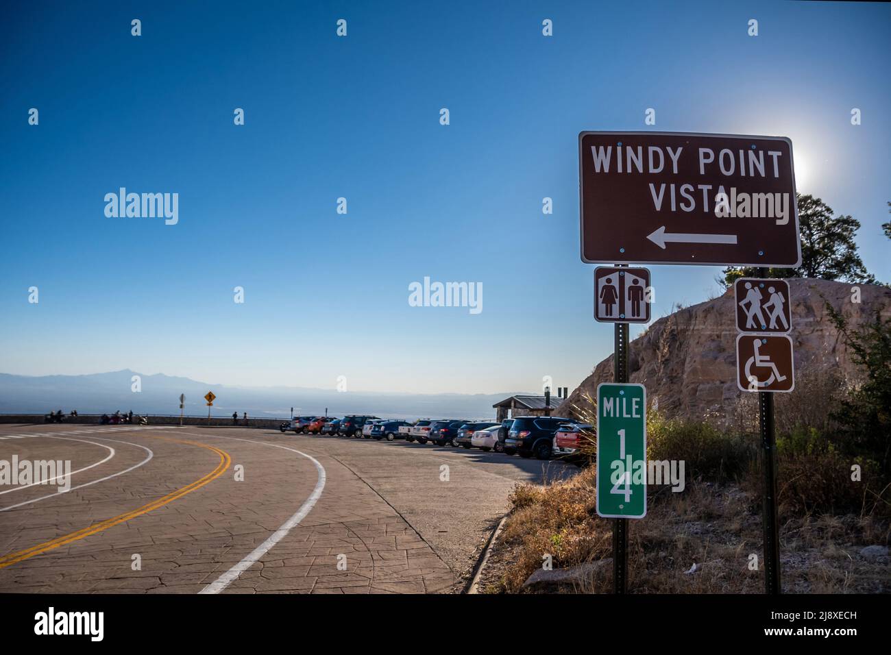 Mt Lemmon, AZ, USA - 30. Oktober 2021: Der windigen Aussichtspunkt Stockfoto