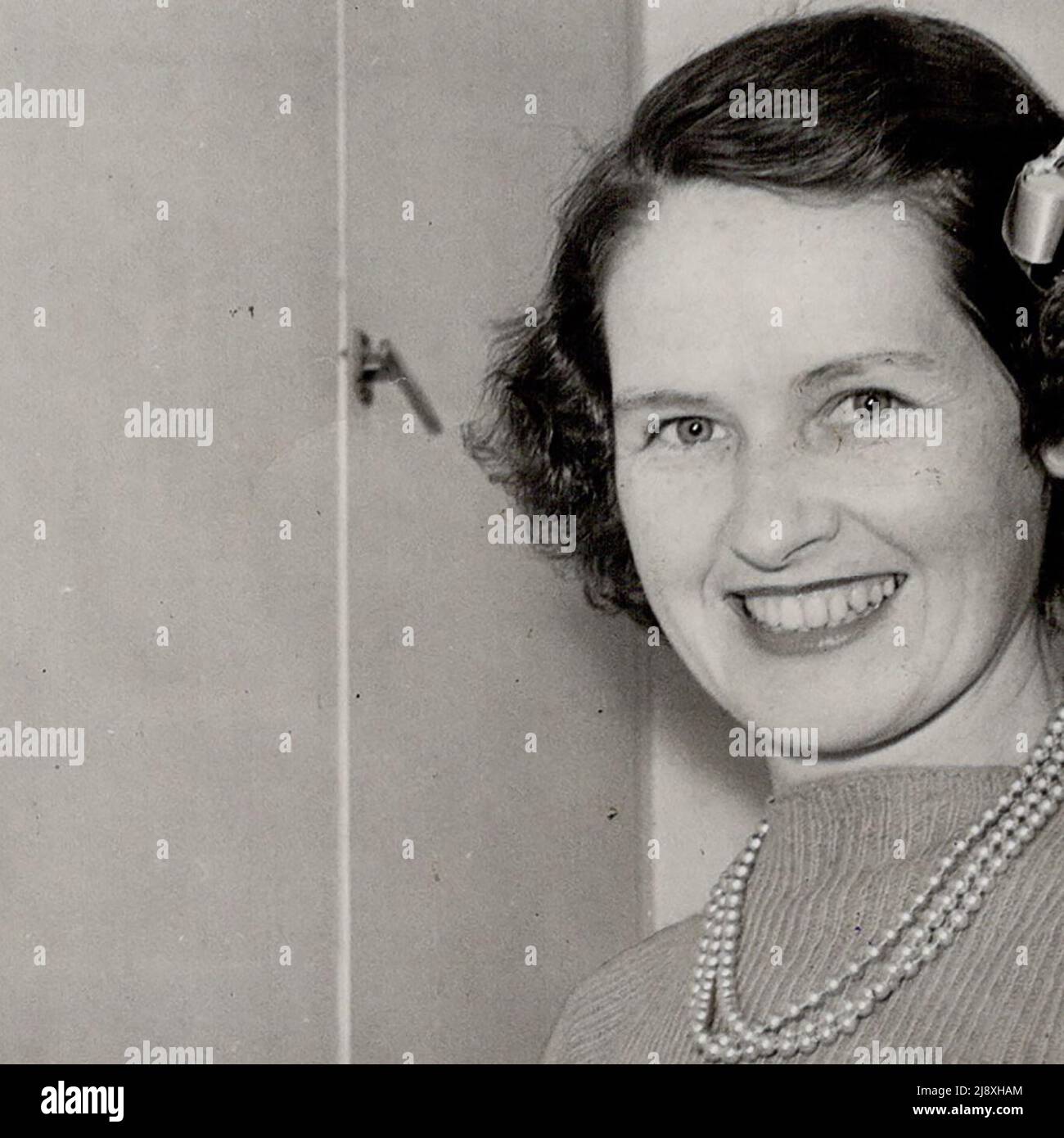 Champion Skater; und Tops im Golf; Mrs. E. H. Gooderham (Cecil Eustace Smith) behauptet, sie sei nur ein Amateur in der Kochkunst Ca. 1938 Stockfoto