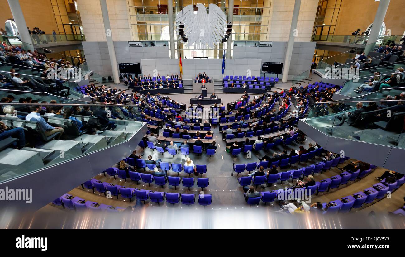Bundeskanzler Olaf Scholz spricht im Rahmen einer Sitzung des Bundestages in Berlin, Deutschland, am 19. 2022. REUTERS/Hannibal Hanschke Stockfoto