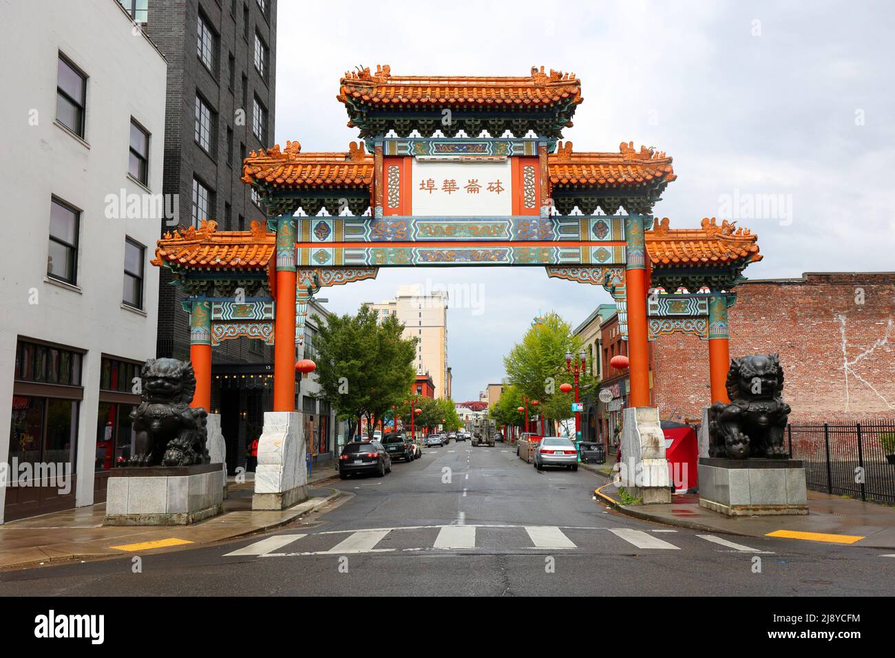 Chinatown Gateway in Old Town Chinatown, SW 4. St und W Burnside St, Portland, Oregon. Stockfoto