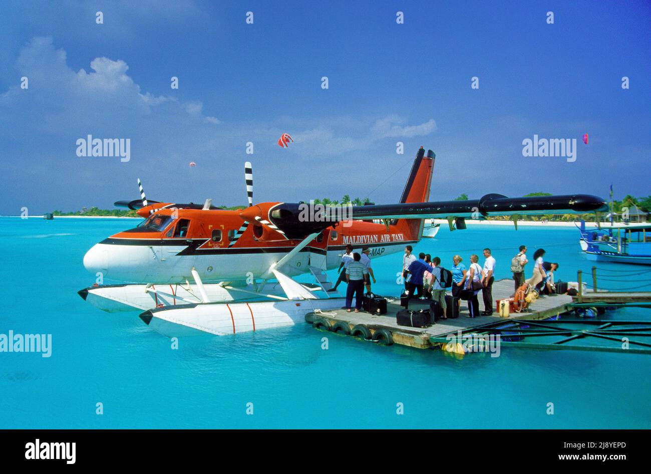 Maledivische Air Taxi Flugzeug, gemeinsamer Transfer vom Flughafen zu den Inselresorts, Landung in der Lagune der Insel, Kuredu, Laviyani Atoll, Maldive Stockfoto