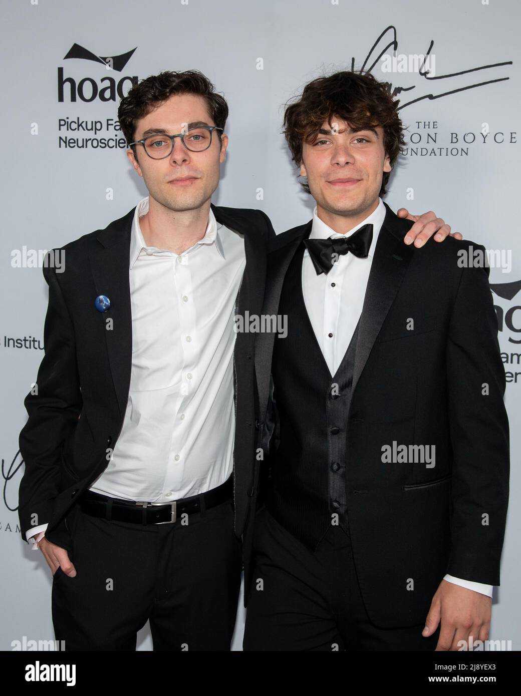 18. Mai 2022, Los Angeles, Kalifornien, USA: Miles Levin und Pearce Joza nehmen an der Eröffnungsgala der Cameron Boyce Foundation Teil. (Bild: © Billy Bennight/ZUMA Press Wire) Stockfoto