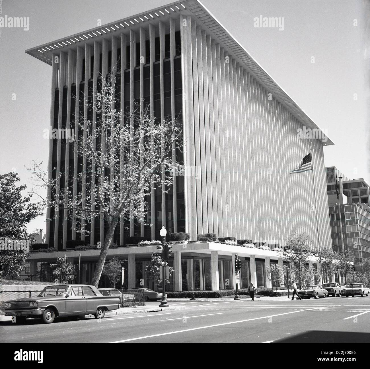 1950s, historisch, Washington DC, USA, modernes Gebäude in der Nähe der NW M St und NW17 St. Stockfoto