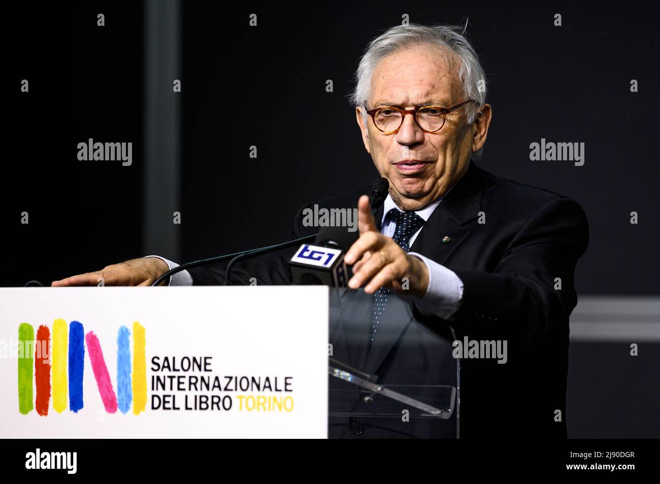 Turin, Italien. 19 Mai 2022. Patrizio Bianchi, Bildungsminister, spricht auf der Bühne während der Internationalen Buchmesse 34. in Turin. Die Internationale Buchmesse Turin (italienisch: Salone Internazionale del Libro) ist die größte Messe für Bücher in Italien, die jährlich in Turin stattfindet. Kredit: Nicolò Campo/Alamy Live Nachrichten Stockfoto