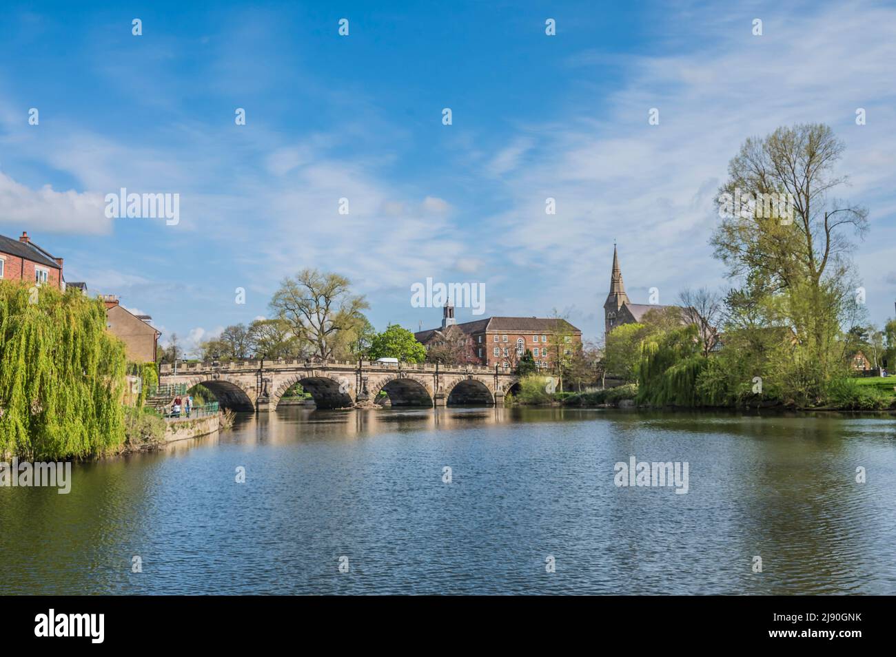 Farbenfrohe Flusslandschaften an der English Bridge auf der Loop of the River Seven in Shrewsbury Stockfoto