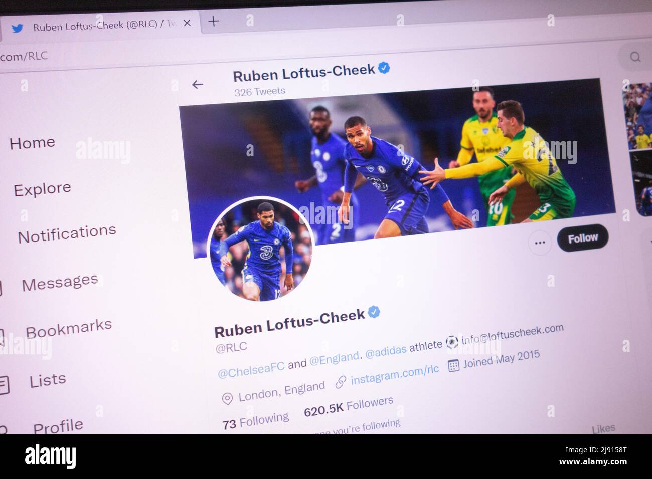 KONSKIE, POLEN - 18. Mai 2022: Ruben Loftus-Cheek offizieller Twitter-Account auf dem Laptop-Bildschirm angezeigt Stockfoto