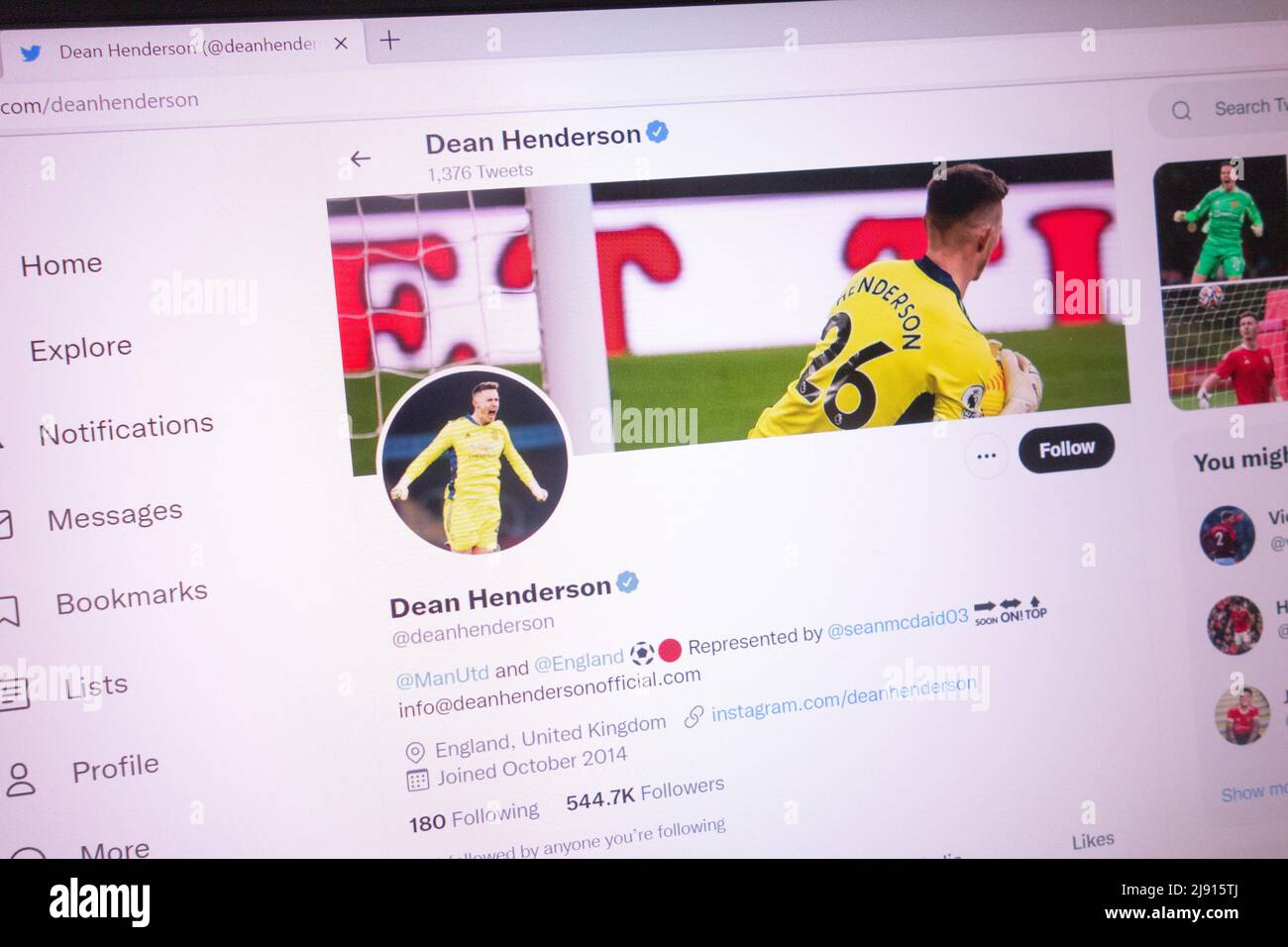 KONSKIE, POLEN - 18. Mai 2022: Dean Henderson offizieller Twitter-Account auf dem Laptop-Bildschirm angezeigt Stockfoto