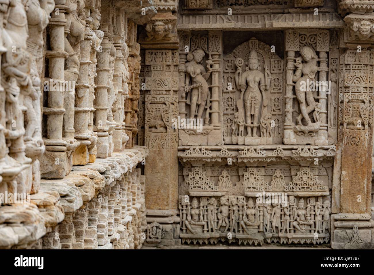 Steinschnitzereien bei Rani KI vav, Patan, Gujarat Stockfoto