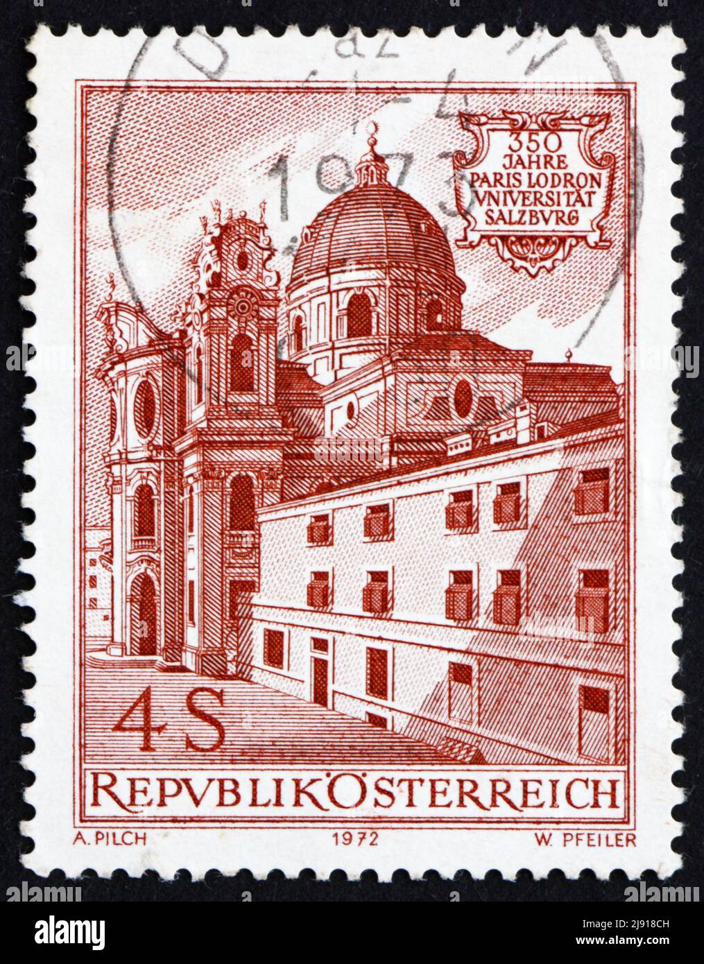 ÖSTERREICH - UM 1972: Eine in Österreich gedruckte Briefmarke zeigt Kirche und Alte Universität, 350.. Jahrestag der Pariser Universität Lodron, Salzburg, um 19 Stockfoto