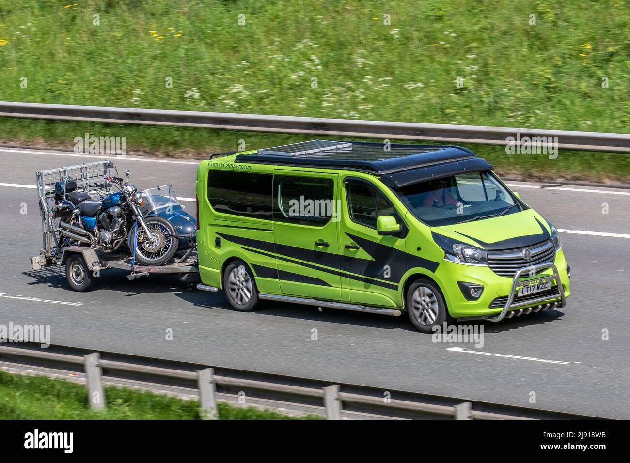 Conway Campers 2017 Green Vauxhall Vivaro L2H1 2900 SPORTLICHER CDTI BITBURBO S/S 1598 ccm Diesel-Lieferwagen mit Fensterheber Stockfoto