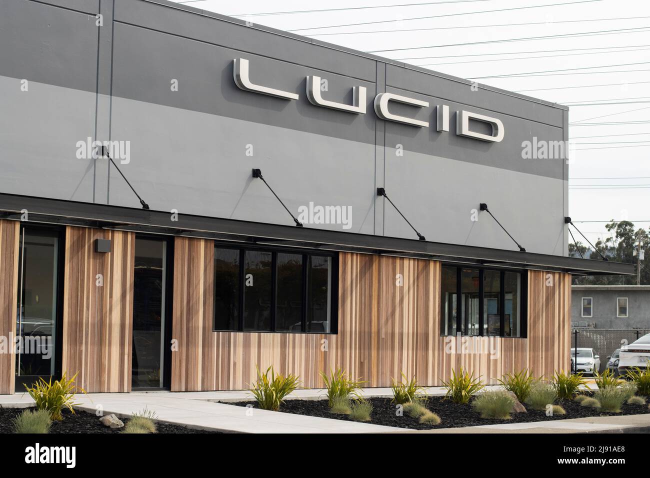 Außenansicht eines Lucid Showrooms in Millbrae, Kalifornien, gesehen am Donnerstag, 5. Mai 2022. Stockfoto