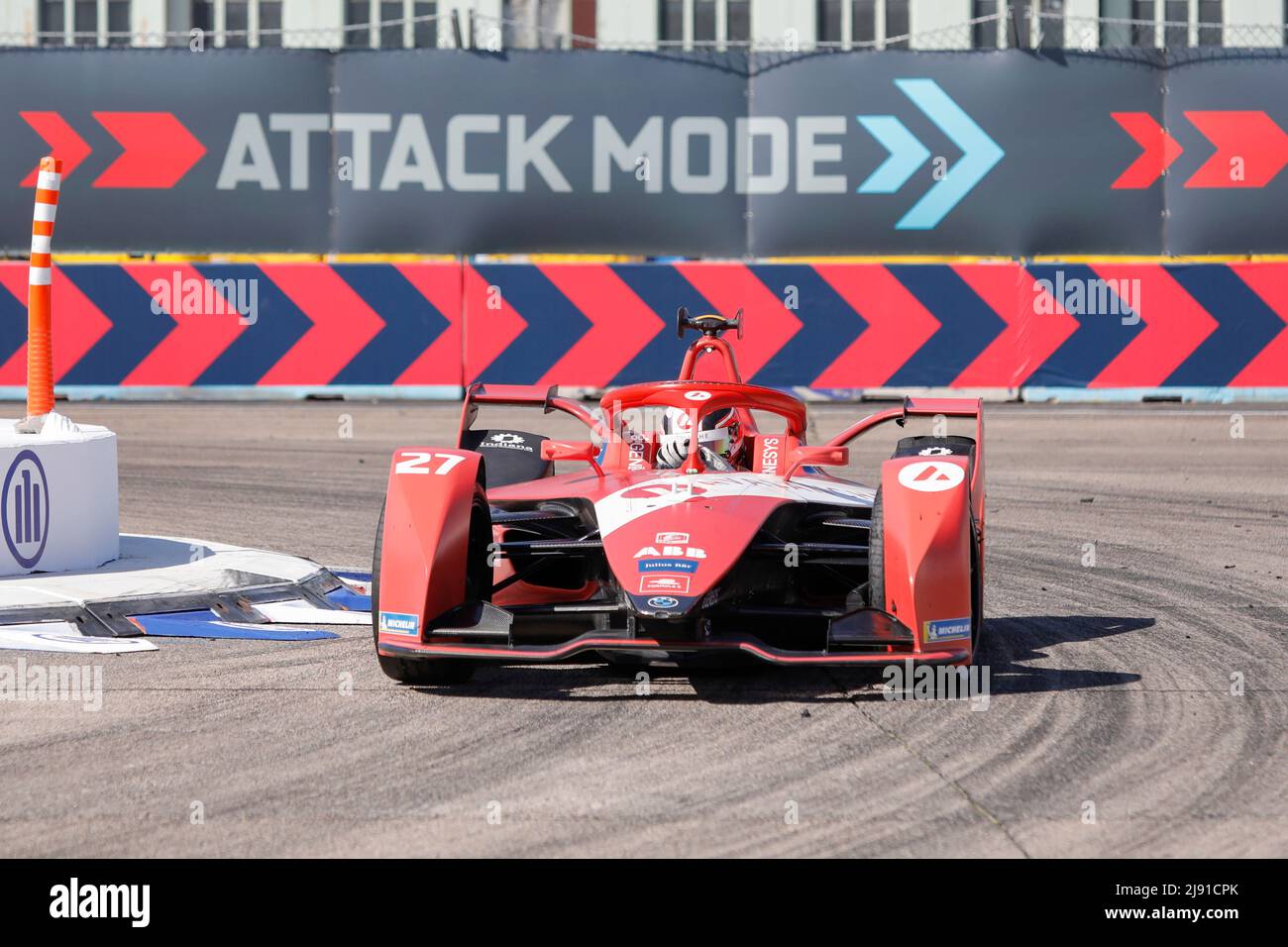 Berlin, 15.. Mai 2022. 2022 Shell Recharge Berlin E-Prix, Runde 8 der ABB FIA Formel E Weltmeisterschaft 2021-22, Tempelhof Airport Circuit in Berlin, Deutschland im Bild: #27 Jake DENNIS (GBR) von Avalanche Andretti Formula E © Piotr Zajac/Alamy Live News Stockfoto