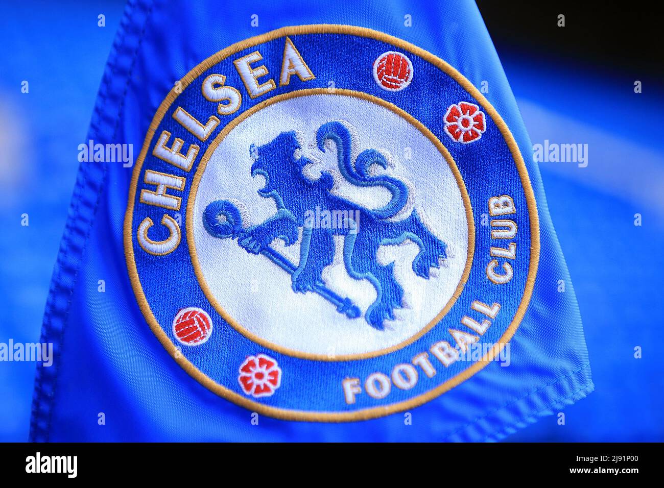 London, Großbritannien. 19.. Mai 2022. Chelsea FC Eckflagge. Spiel der Premier League, Chelsea gegen Leicester City in der Stamford Bridge in London am Donnerstag, 19.. Mai 2022. Dieses Bild darf nur für redaktionelle Zwecke verwendet werden. Nur zur redaktionellen Verwendung, Lizenz für kommerzielle Nutzung erforderlich. Keine Verwendung bei Wetten, Spielen oder Veröffentlichungen in einem Club/einer Liga/einem Spieler. PIC von Steffan Bowen/Andrew Orchard Sports Photography/Alamy Live News Credit: Andrew Orchard Sports Photography/Alamy Live News Stockfoto