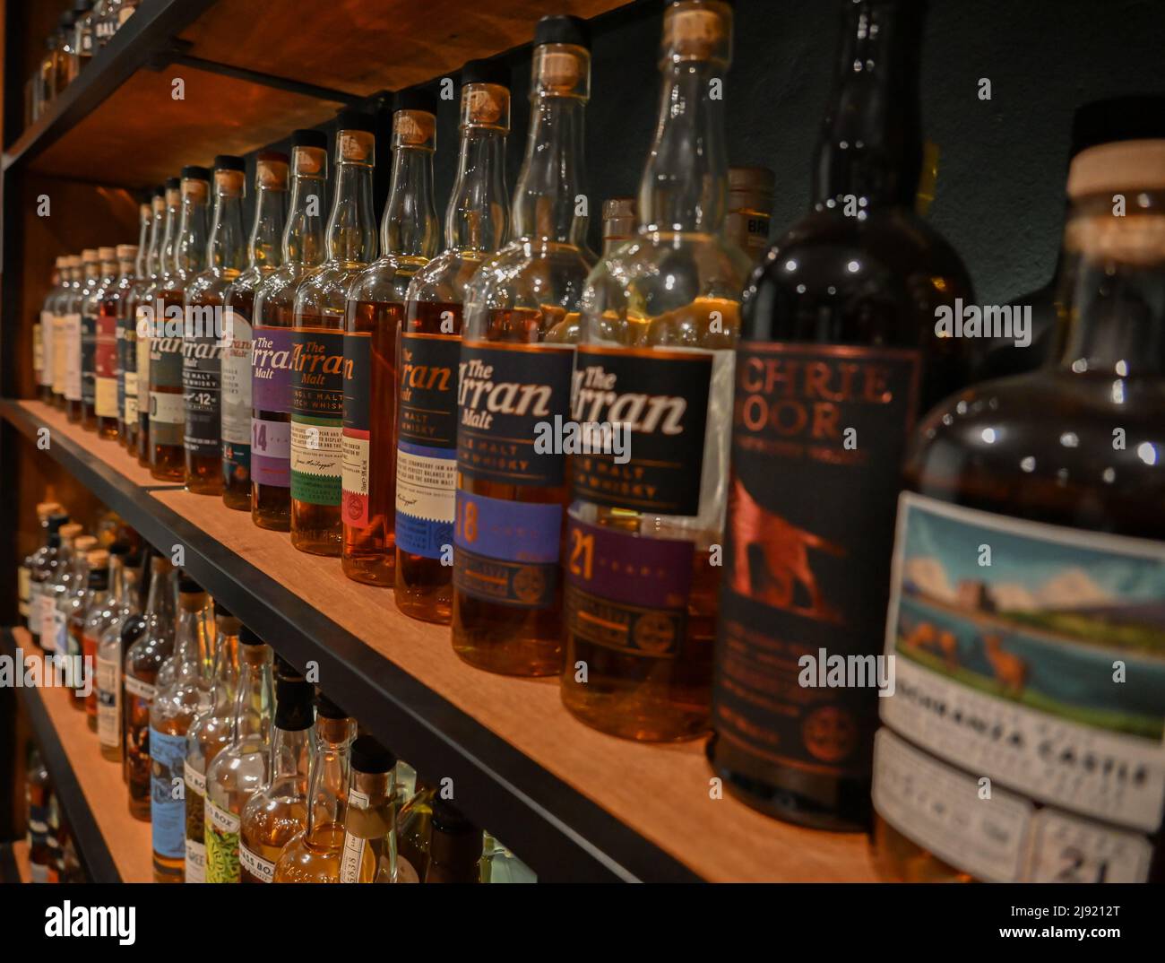 Whiskey-Auswahl auf dem Display Stockfoto