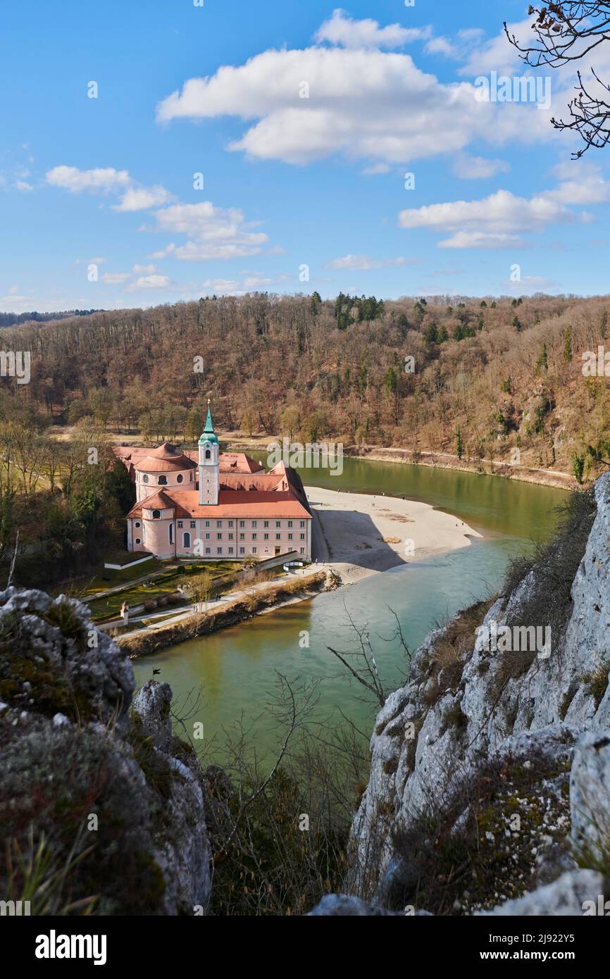 Donauschlucht bei Weltenburg (Donaudurchbruch bei Weltenburg) und Kloster Weltenburg im Frühjahr, Weltenburg Narrows, Bayern, Deutschland Stockfoto