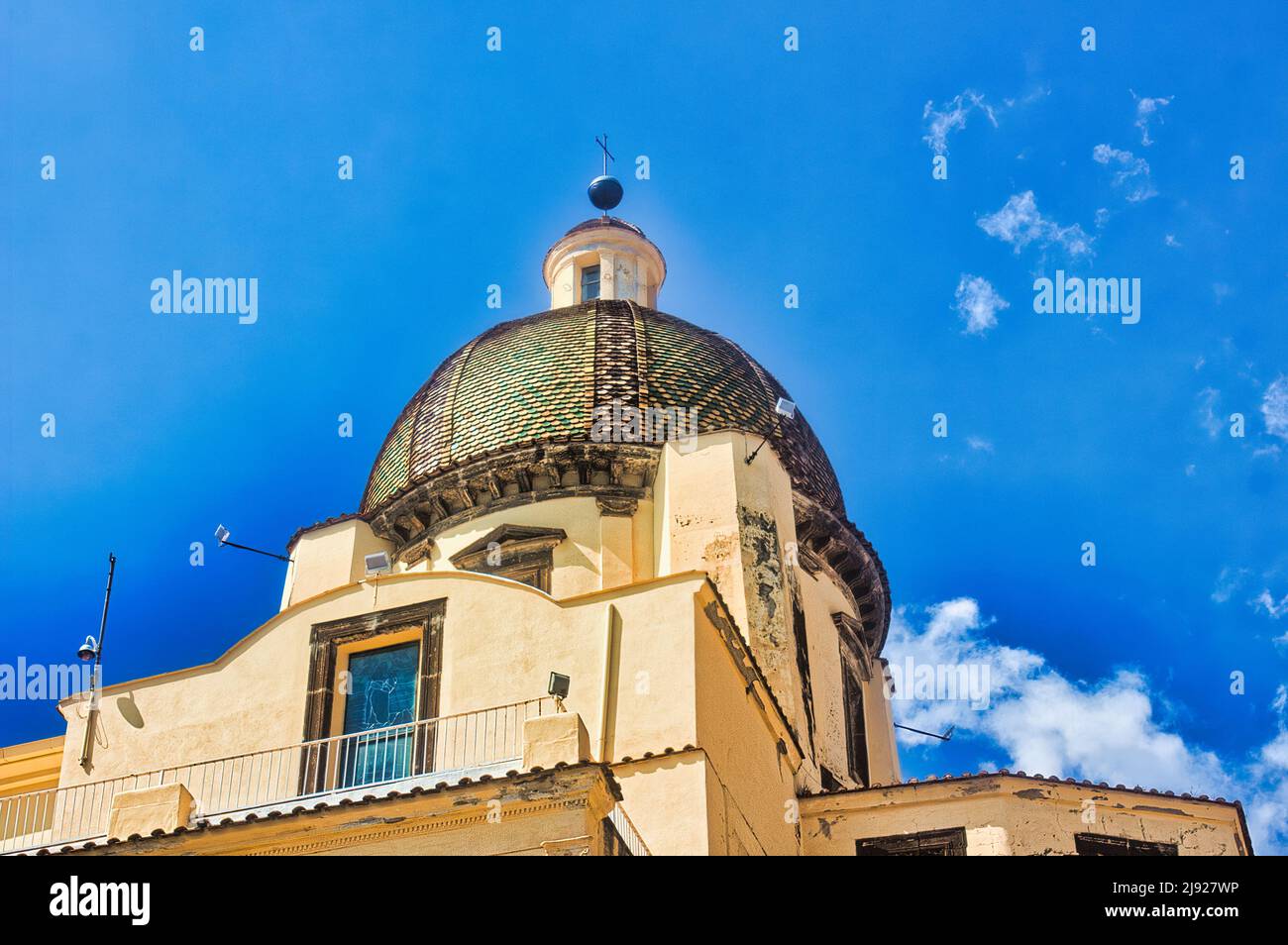 Die schöne Touristenstadt Positano, einer der schönsten Orte an der Amalfiküste und Italien - Positano, Salerno, Kampanien, Italien. Stockfoto
