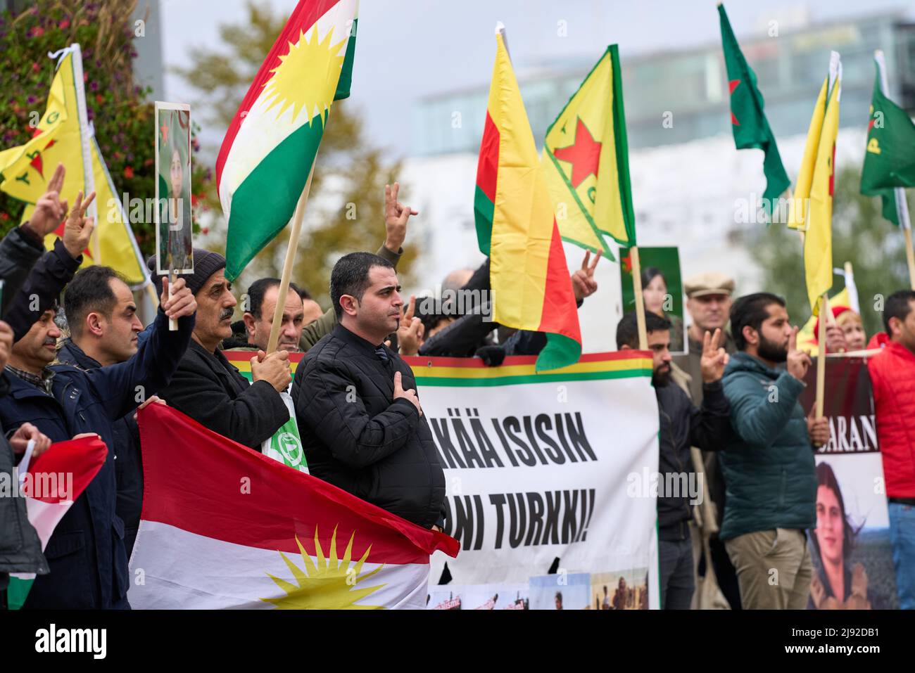 Helsinki, Finnland - 12. Oktober 2019: Friedliche Kundgebung der Kurden in Finnland im Zentrum von Helsinki gegen den militärischen Einfall der Türkei in den Norden von Süd Stockfoto