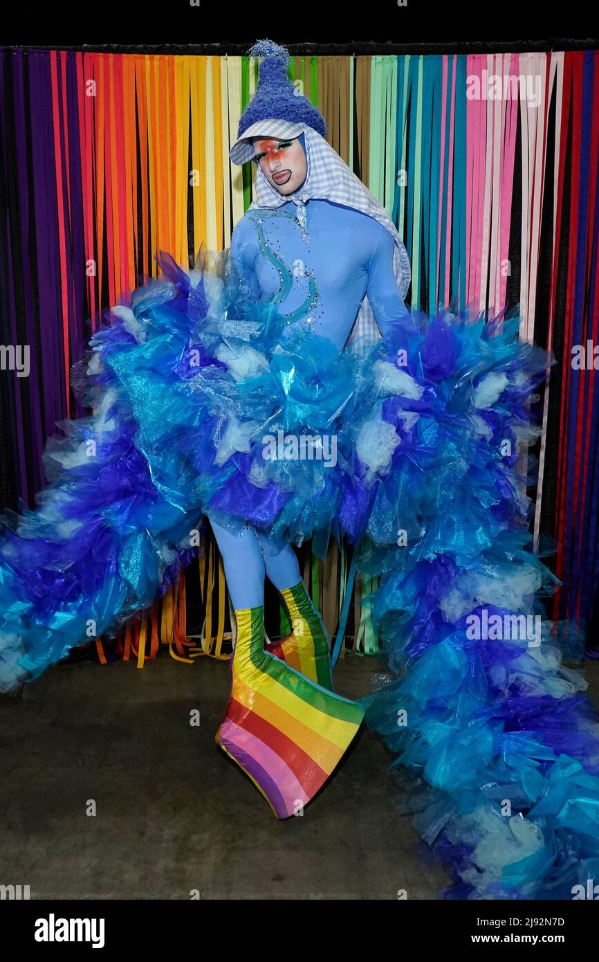 Milch posiert auf der Rupaul DragCon 2022, Tag 1, die am Freitag, 13. Mai 2022, im LA Convention Center in Los Angeles, Kalifornien, stattfand. Foto von Jennifer Graylock-Graylock.com 917-519-7666 Stockfoto