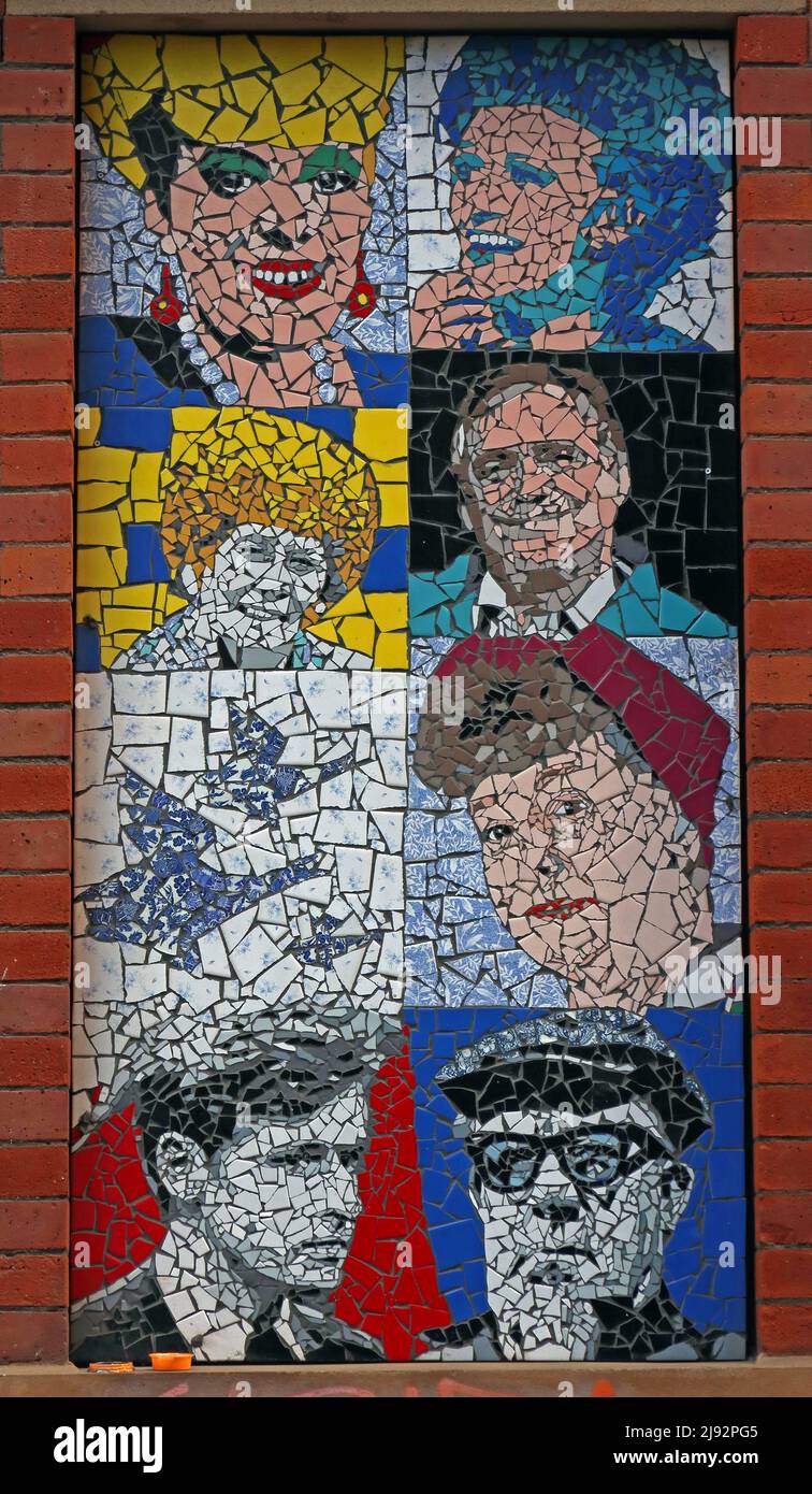 Coronation Street, Mark Kennedy Mosaiken berühmter Mancunians im Afflecks Palace, Church St, Manchester, England, Großbritannien, M4 1PW Stockfoto
