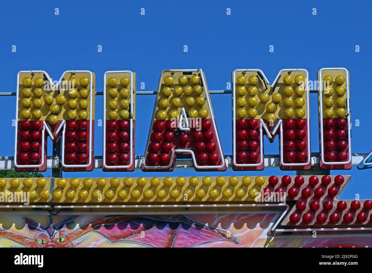 Miami Ride Sign, Harry Sharlands Fun Fair, Blakemere Village, Chester Rd, Northwich, Cheshire, England, GROSSBRITANNIEN, CW8 2EB Stockfoto