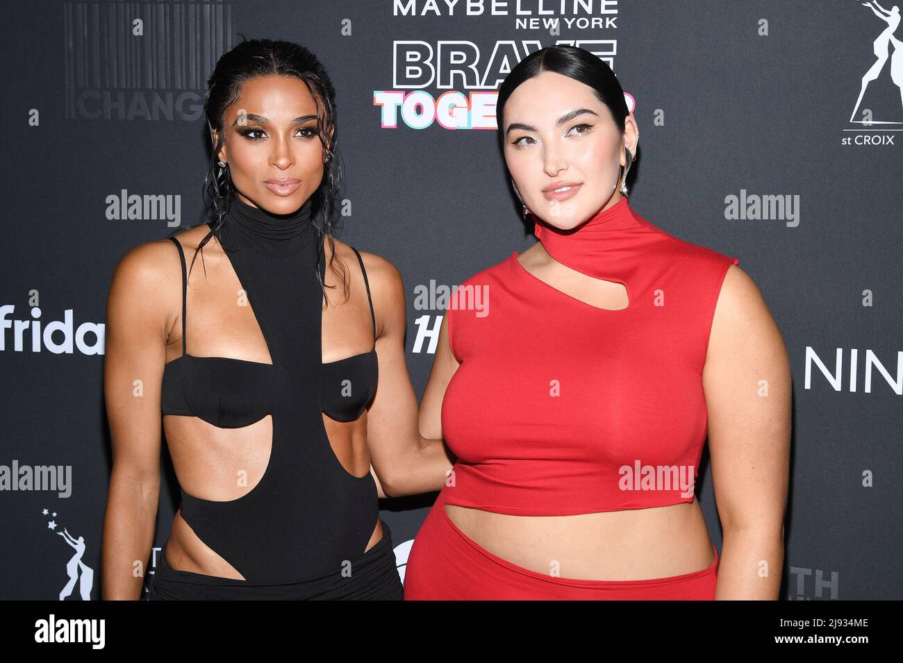 New York, USA. 19.. Mai 2022. (L-R) Sängerin Ciara und Model Yumi Nu nehmen am Sports Illustrated Swimsuit Teil, der am 19. Mai 2022 im Hard Rock Hotel in New York, NY, die Ausgabe 2022 feiert. (Foto von Anthony Behar/Sipa USA) Quelle: SIPA USA/Alamy Live News Stockfoto