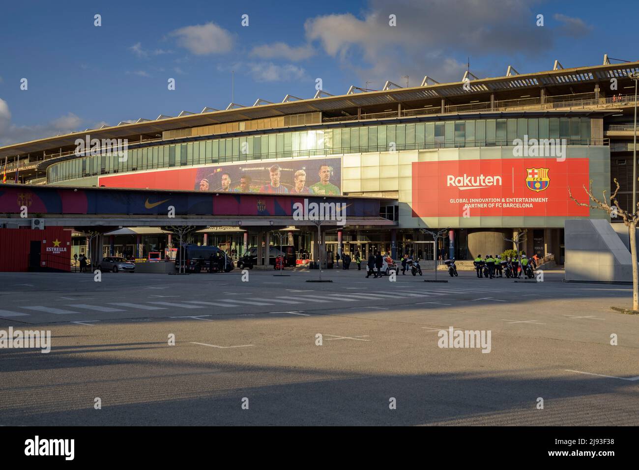 Außenansicht des Stadions Camp Nou bei Sonnenuntergang (Barcelona, Katalonien, Spanien) ESP: Außenansicht des estadio Camp Nou al atardecer (Barcelona, Cataluña, España Stockfoto